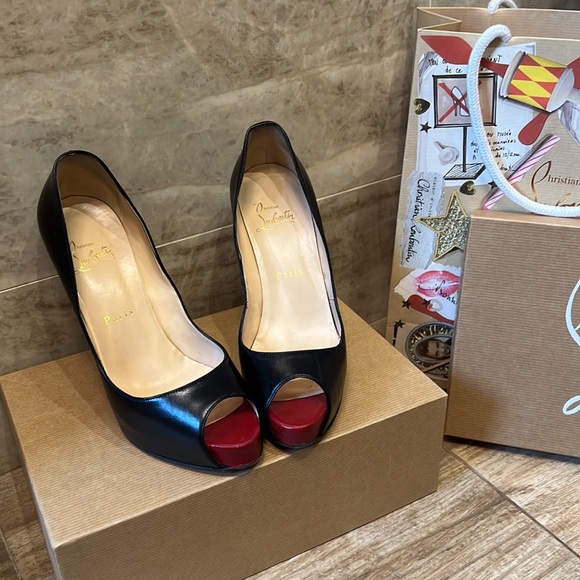 Christian Louboutin - Picture 2 of 8